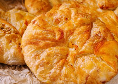 Lezzetli taze kayısılı vertuta.