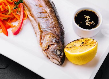 Teriyaki soslu ızgara Saba balık biftek