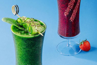 Organik böğürtlen ve sebze suyu