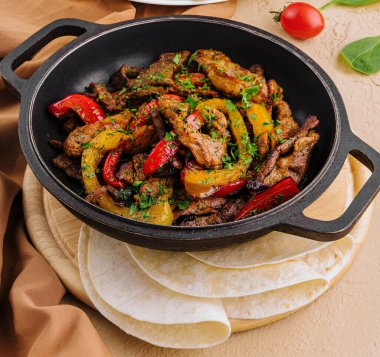 Meksika Yemeği Kızarmış Cecina Manzarası