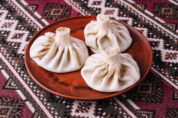 Three Georgian Khinkali Dumplings Served Clay Plate Ethnic Patterned Tablecloth — Stock Photo, Image