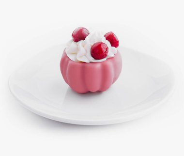 Kremayla süslenmiş, el değmemiş beyaz bir tabakta servis edilen zarif ahududu mini keki.