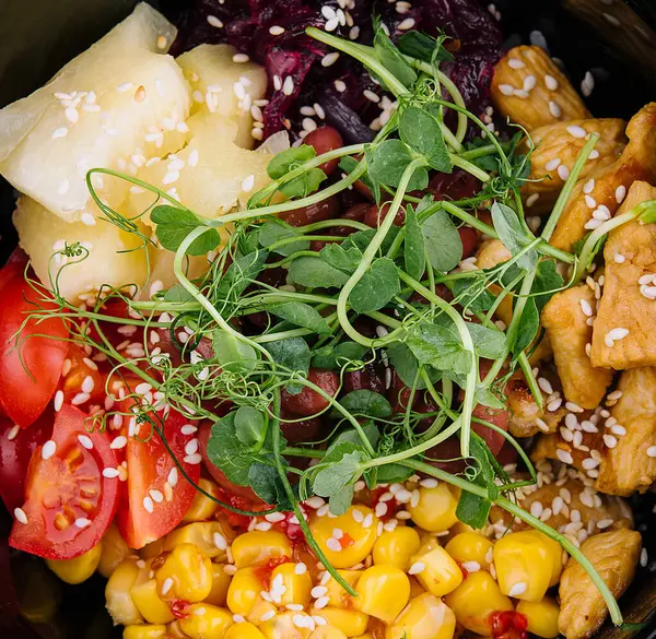 Salada Com Frango Legumes Alimentação Saudável Dieta Conceito Almoço Imagens Royalty-Free