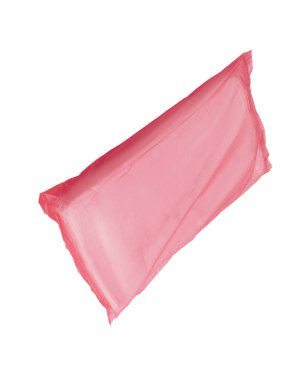 Tek kırmızı politen plastik torba ambalaj için ideal, beyaz bir arkaplanda izole edilmiş.