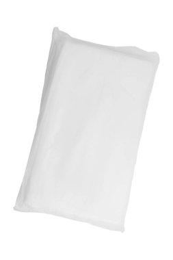 Boş beyaz poli posta zarfı beyaz zemin üzerinde izole, nakliye ve ambalaj için ideal