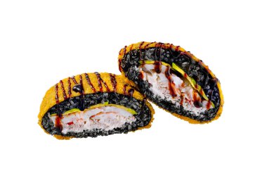 Siyah pirinç, yengeç eti, krem peynir ve avokado ile kaplanmış, beyaz arka planda unagi soslu iki lezzetli ekmek.