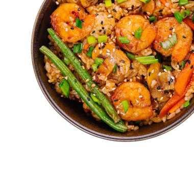 Lezzetli bir karidesin üst görüntüsü. Sebzeli ve pirinçli, siyah bir kasede.