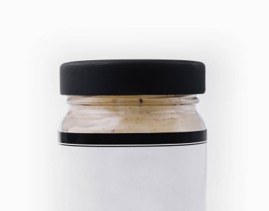 Yüksek çözünürlüklü resim, kapalı bir kavanozun üst kısmını beyaz bir arkaplana karşı gösteriyor