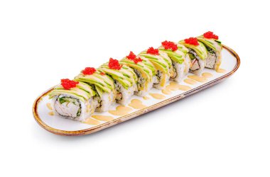 Renkli suşi ruloları, avokado ve karides gibi taze malzemelerle dekoratif bir tabakta dikkatlice düzenlenir. Canlı soslarla kaplı bu yemek paylaşmak ve eğlenmek için mükemmel..