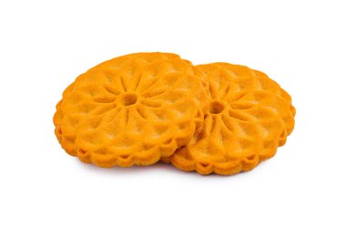 İki canlı turuncu kurabiye belirgin bir şekilde sergilenir. Her kurabiye karmaşık bir çiçek tasarımı içeriyor, onları görsel olarak çekici kılıyor..