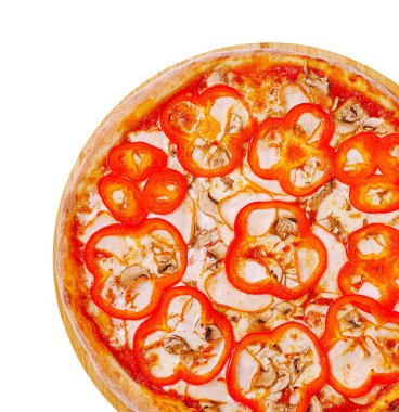 Yuvarlak bir pizza, altın-kahverengi bir kabuğun üzerinde taze kırmızı biber dilimleri ve tuzlu mantarlarla güzelce düzenlenmiştir. Canlı renkler onun iştah açıcı görünümünü arttırır..