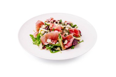 Taze roka, karışık yeşillikler, bir dilim jambon ve üstüne fındık ve peynir konmuş renkli bir salata. Sağlıklı bir öğle yemeği ya da hafif bir akşam yemeği için ideal..