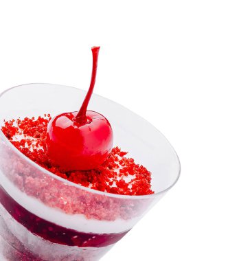 Lezzetli bir tatlı katmanları kırmızı kadife pasta, krema ve parlak bir kirazla kaplı canlı kırmızı kırıntılar içerir. Kutlamalar ve tatlı düşkünlükler için mükemmel..