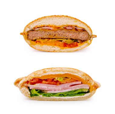 Yan yana sergilenen iki sandviç, birinde peynirle dolu bir et, diğerinde jambonlu taze sebzeler sergileniyor. Hızlı bir öğle yemeği veya atıştırmalık için mükemmel..