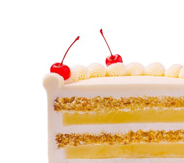 Çok güzel hazırlanmış bir katmanlı pasta vitrinleri krema ve kirazla kaplı yumuşak sarı katmanlar.