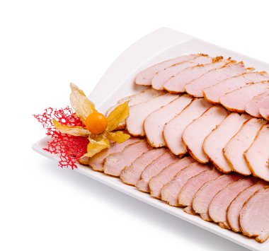 Zarif et dilimleri, renkli dekoratif elementlerle süslenmiş beyaz bir tabakta güzelce düzenlenir. Bir toplantıda ya da kutlamada hizmet etmek için mükemmel..