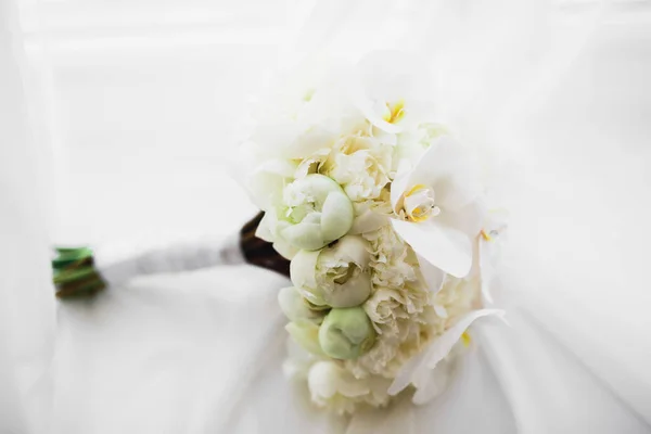 Υπέροχο Πολυτελές Γαμήλιο Μπουκέτο Από Διαφορετικά Λουλούδια — Φωτογραφία Αρχείου