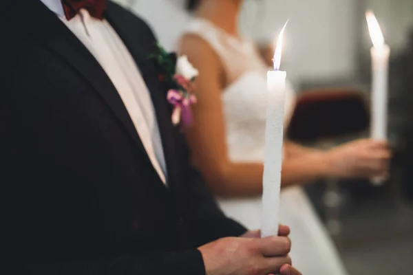 Svatební Pár Bide Ženich Ožení Kostele — Stock fotografie