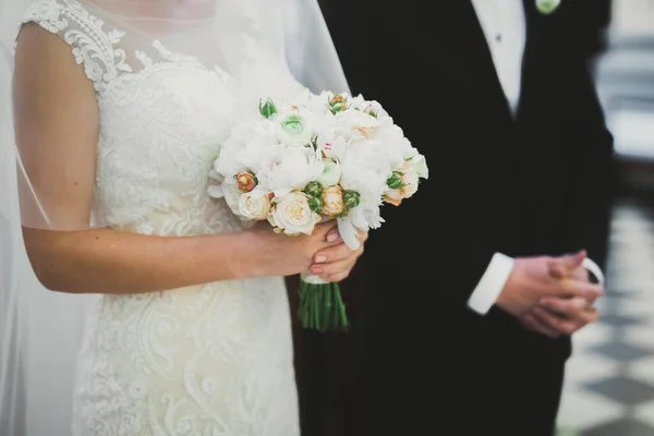 Весілля Подружжя Наречений Одружуються Церкві — стокове фото