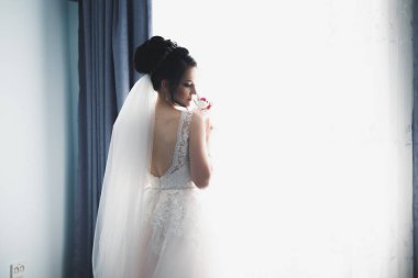 Düğün sabahı peçeli güzel bir gelin portresi..