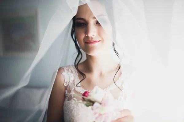 Портрет Красивої Нареченої Модною Фатою Весіллі Вранці — стокове фото