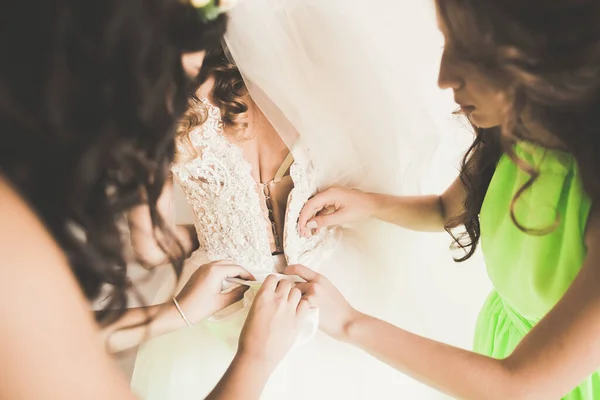 Linda Noiva Roupão Posando Preparando Para Rosto Cerimônia Casamento Uma — Fotografia de Stock
