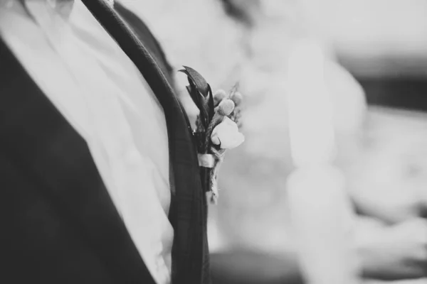 Małżeństwo Pozowanie Kościele Ceremonii — Zdjęcie stockowe