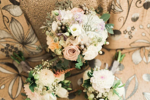 Красивий Весільний Букет Різними Квітами Трояндами — стокове фото