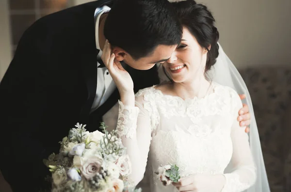 Dekat Dari Pasangan Muda Yang Baik Pernikahan — Stok Foto