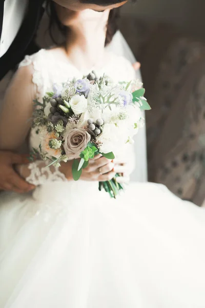 Bride Holding Big Beautiful Wedding Bouquet Flowers — Stock Photo, Image