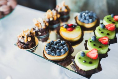 Lezzetli düğün resepsiyonu, tatlı masası..