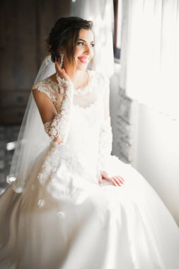 Düğün sabahı peçeli güzel bir gelin portresi..