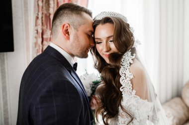 Genç ve güzel bir çiftin yakın çekimi..