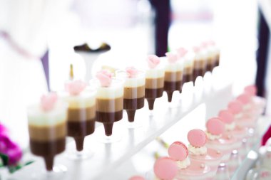 Lezzetli düğün resepsiyonu, tatlı masası..