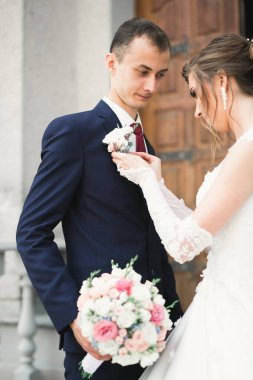 Genç ve güzel bir çiftin yakın çekimi..