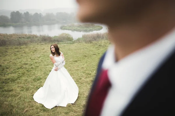 素敵な若い結婚式のカップルのクローズアップ — ストック写真