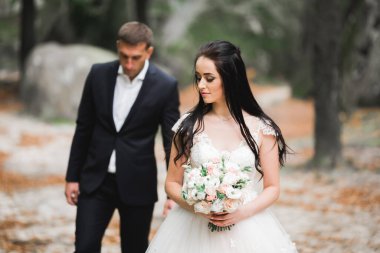 Genç ve güzel bir çiftin yakın çekimi..