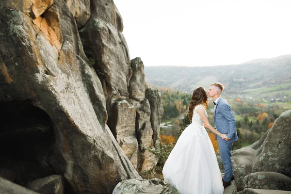 Beautiful Bride Groom Embracing Kissing Wedding Day Outdoors — Stock Photo, Image