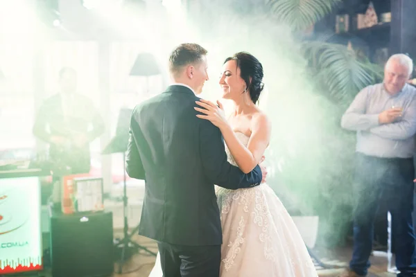 Beautiful Wedding Couple Just Married Dancing First Dance — Stock Photo, Image