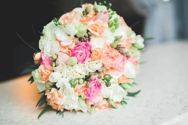 Прекрасный Роскошный Свадебный Букет Разных Цветов — стоковое фото