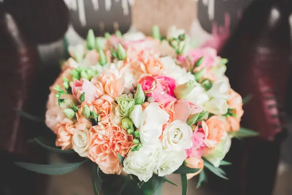 Csodálatos Luxus Esküvői Csokor Különböző Virágok — Stock Fotó