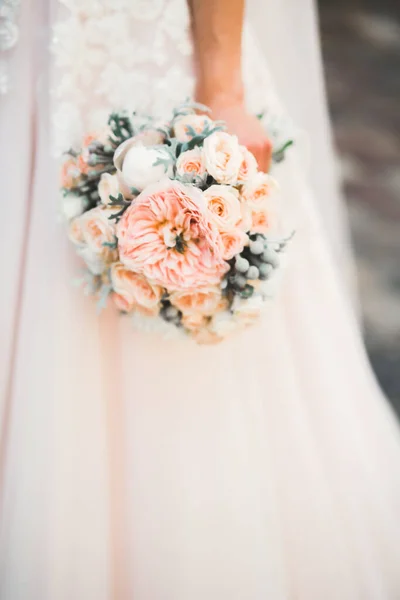 Υπέροχο Πολυτελές Γαμήλιο Μπουκέτο Από Διαφορετικά Λουλούδια — Φωτογραφία Αρχείου