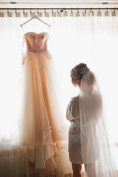 Portrait Beautiful Bride Fashion Veil Wedding Morning — Stock Photo, Image
