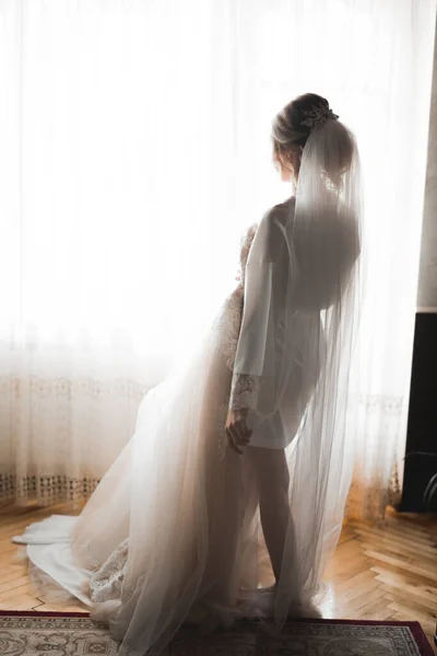 Портрет Красивої Нареченої Модною Фатою Весіллі Вранці — стокове фото