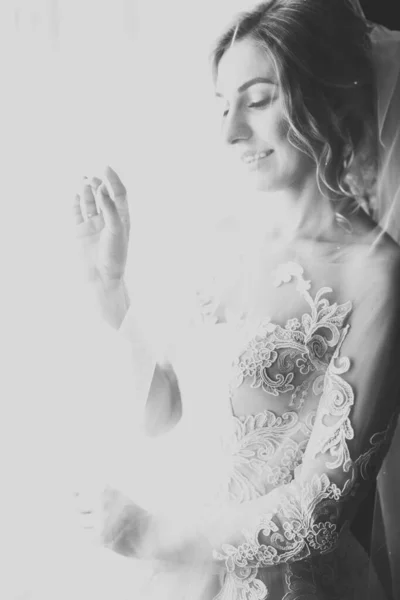 Retrato Noiva Bonita Com Véu Moda Manhã Casamento — Fotografia de Stock