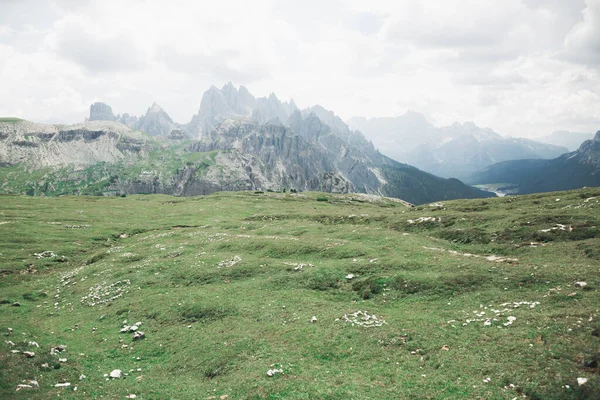 Bella Meraviglia Paesaggio Con Alberi Cime Montagna — Foto Stock