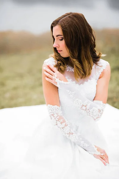 Beauty Portrait Bride Wearing Fashion Wedding Dress Feathers Luxury Delight — Stock Photo, Image
