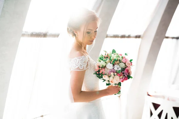 Bride Holding Big Beautiful Wedding Bouquet Flowers — Stock Photo, Image