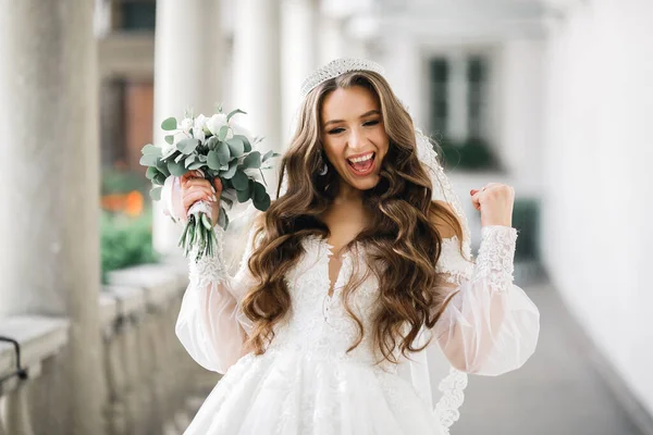 Luxury Wedding Bride Girl Posing Smiling Bouquet — Stock Photo, Image