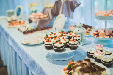 Lezzetli düğün resepsiyonu, tatlı masası..